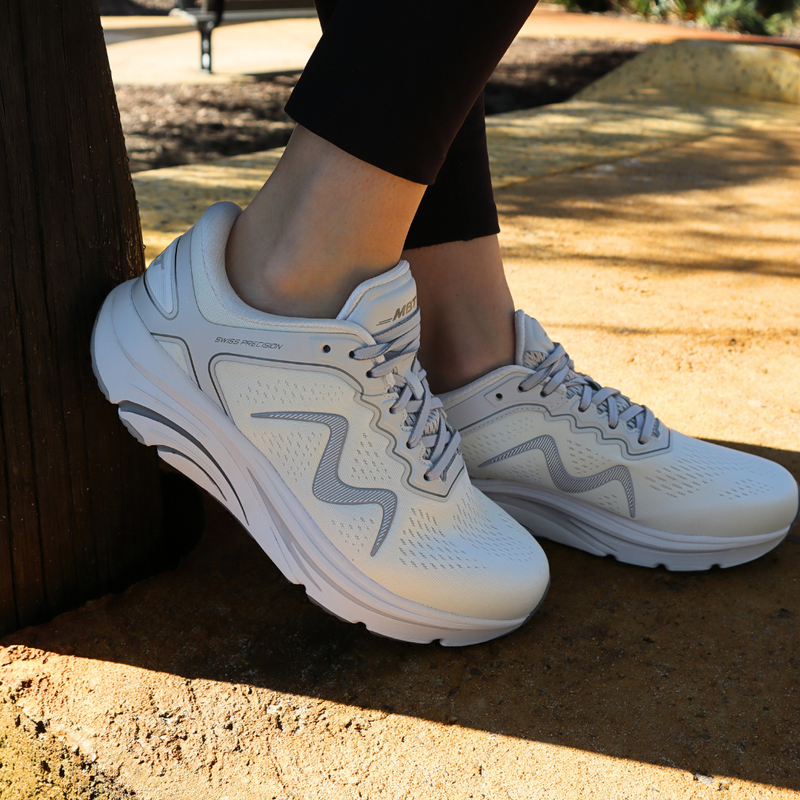 womens walking sneakers white
